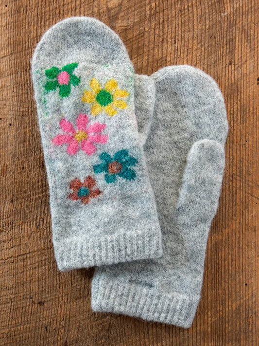 Silver Daisy Intarsia Mittens